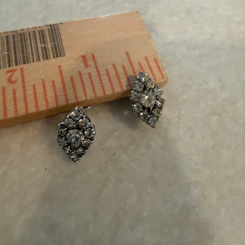 Elegant Vintage Silver Crystal Earrings - Picture 2 of 5